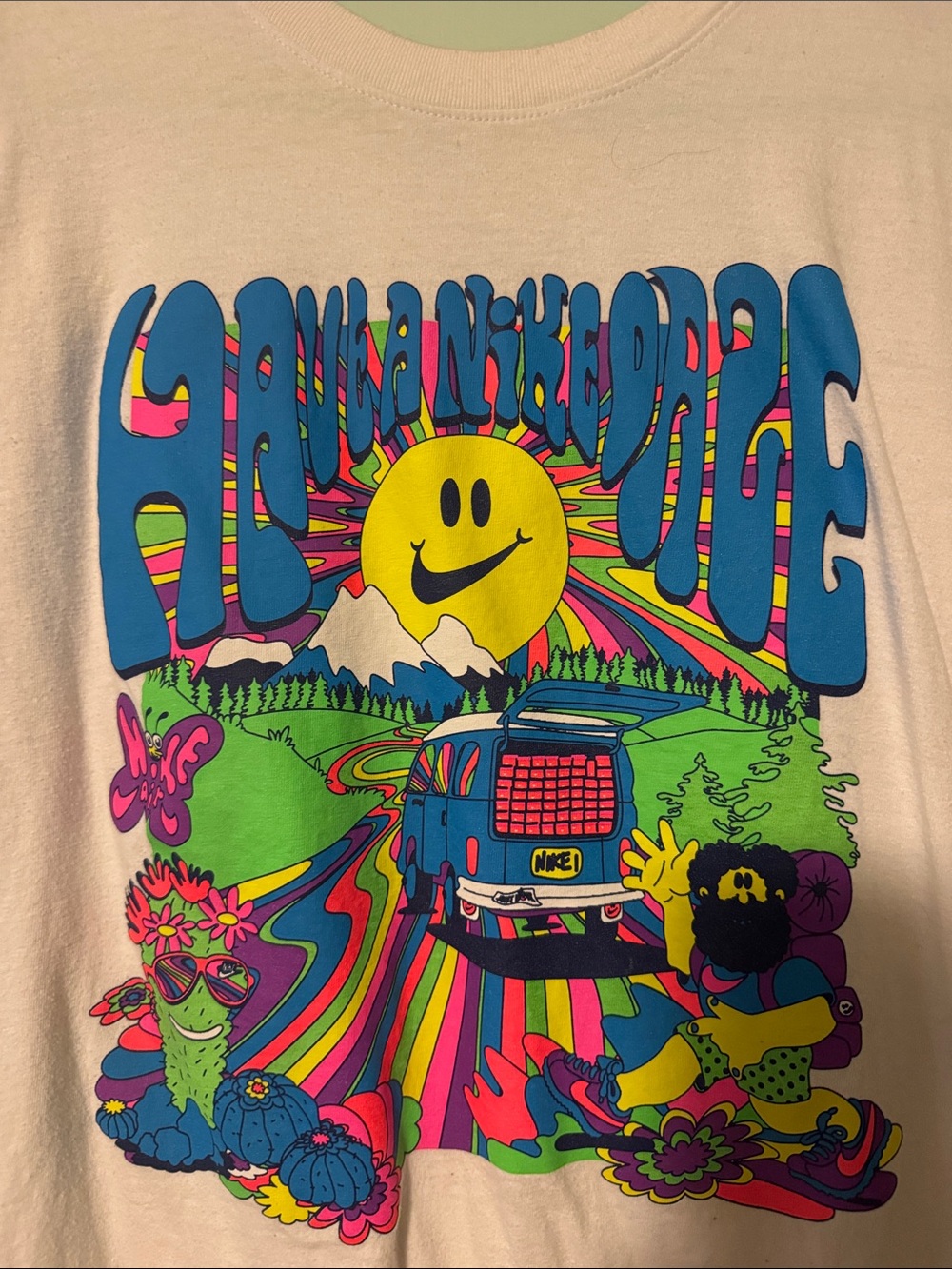 Nike Men’s Have a Nike Daze White Graphic Tee with Colorful Smiley Van Design